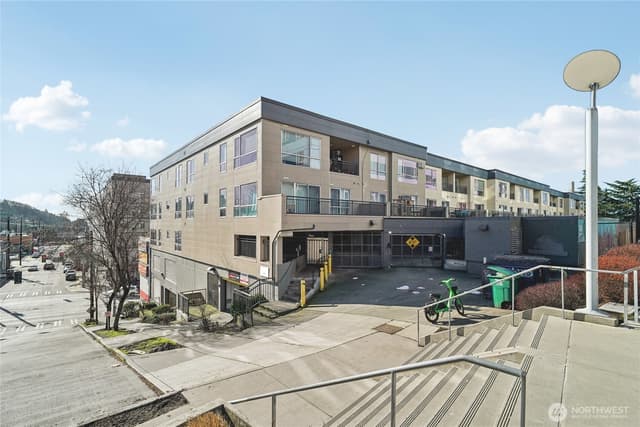 Property photo for 321 10th Avenue S #613, Seattle photo 2