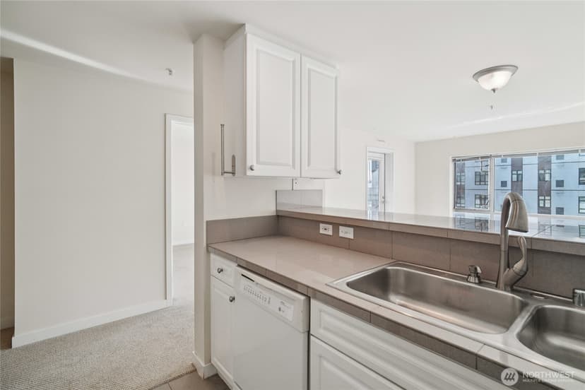 Property photo for 321 10th Avenue S #613, Seattle photo 9