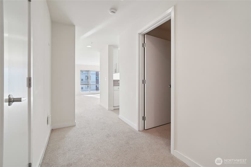 Property photo for 321 10th Avenue S #613, Seattle photo 3