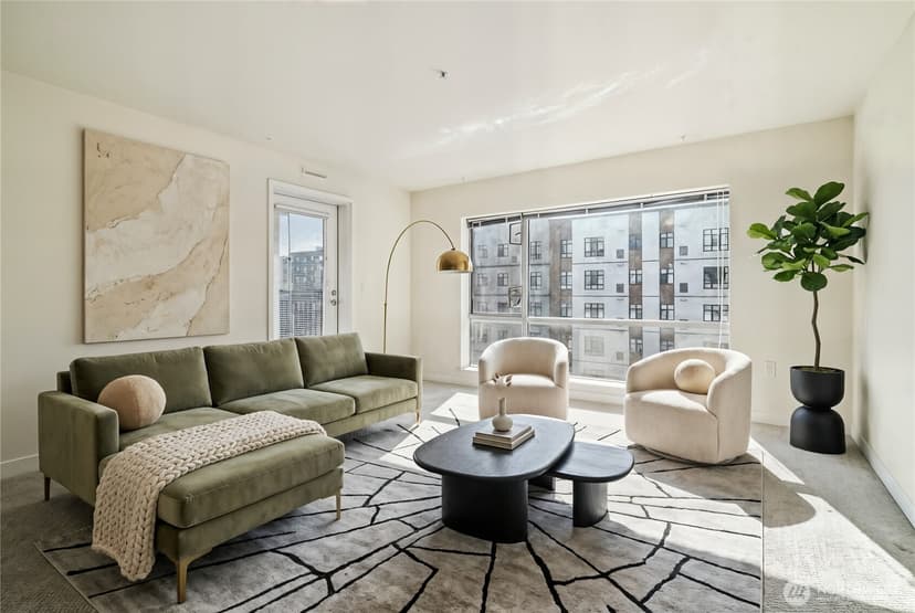 Property photo for 321 10th Avenue S #613, Seattle photo 4