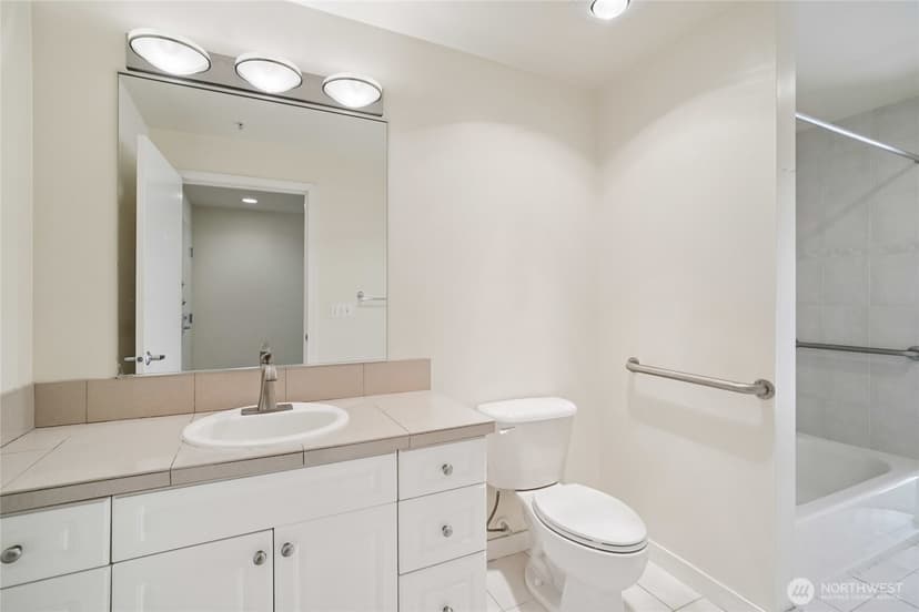 Property photo for 321 10th Avenue S #613, Seattle photo 12