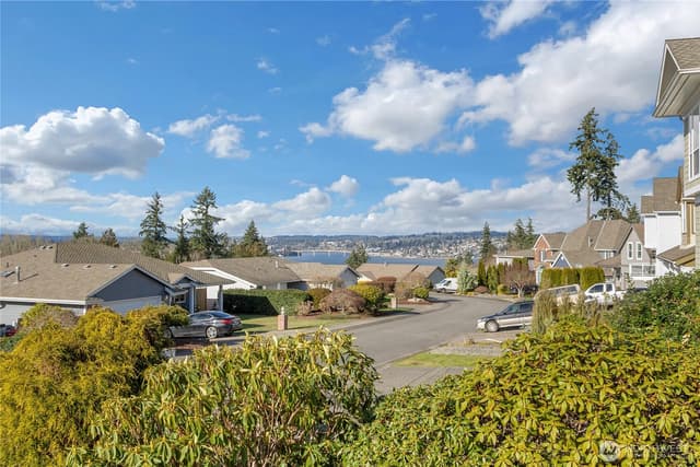 Property photo for 758 Tufts Avenue E, Port Orchard photo 2