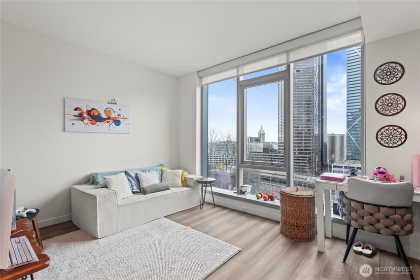 Property photo for 800 Columbia Street #703, Seattle photo 10