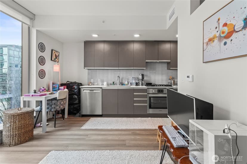Property photo for 800 Columbia Street #703, Seattle photo 11