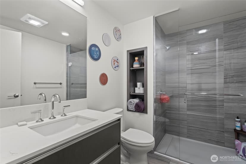 Property photo for 800 Columbia Street #703, Seattle photo 13