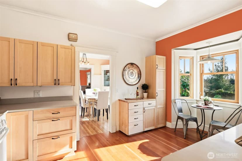 Property photo for 932 N 70th Street, Seattle photo 4