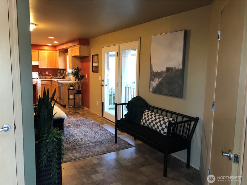 Property photo for 6205 73rd Avenue NE, Marysville photo 2