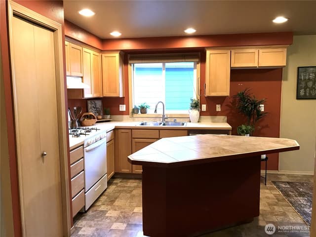 Property photo for 6205 73rd Avenue NE, Marysville photo 5