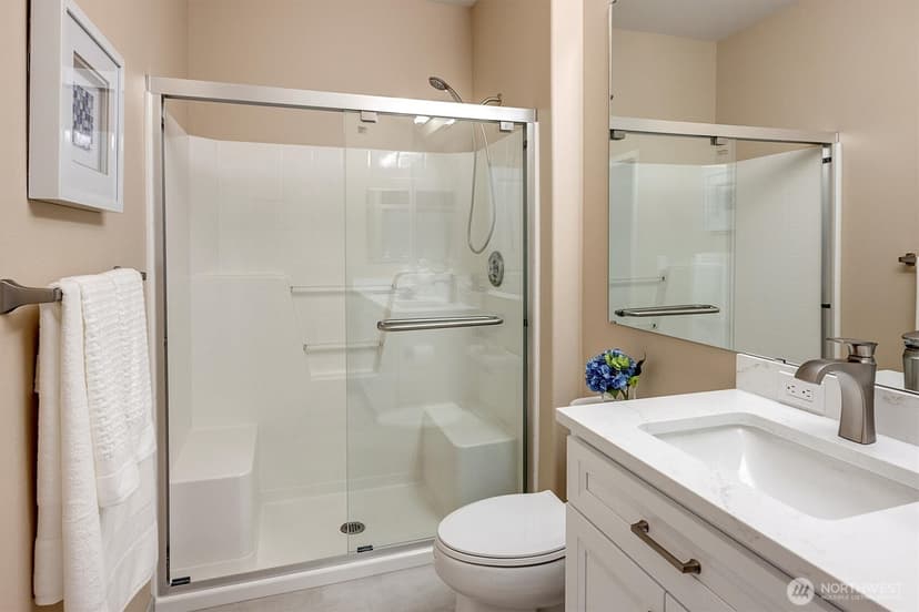 Property photo for 6831 NE 170th Street #206, Kenmore photo 12