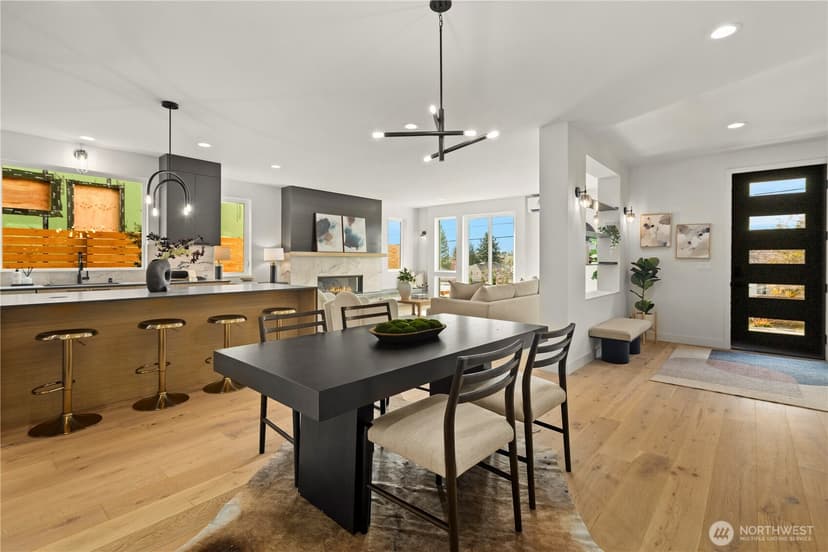 Property photo for 2558 30th Avenue W, Seattle photo 6