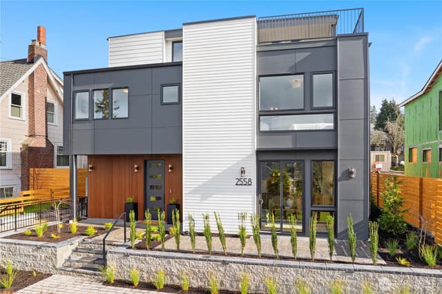 Property photo for 2558 30th Avenue W, Seattle photo 2