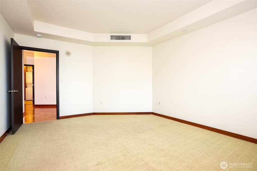 Property photo for 2716 Elliott Avenue #900, Seattle photo 10