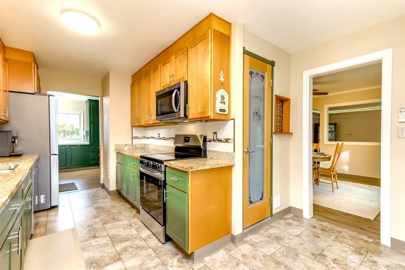 Property photo for 6214 75th Street W, Lakewood photo 12
