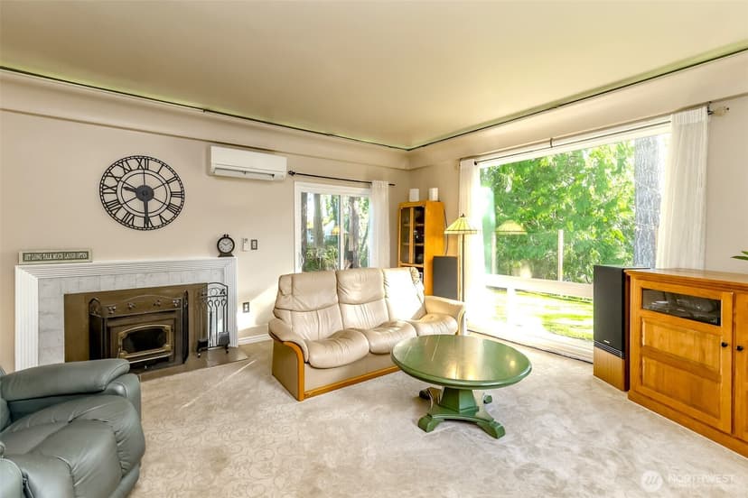 Property photo for 6214 75th Street W, Lakewood photo 8