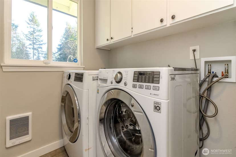 Property photo for 955 California Avenue SE, Port Orchard photo 9