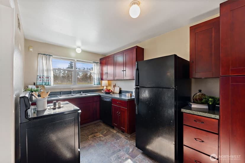 Property photo for 8725 121st Street SW, Lakewood photo 7