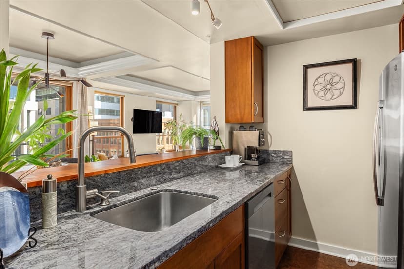 Property photo for 1107 1st Avenue #602, Seattle photo 6