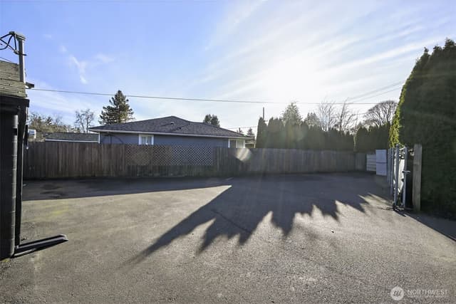 Property photo for 207 S 108th Place, Seattle photo 4