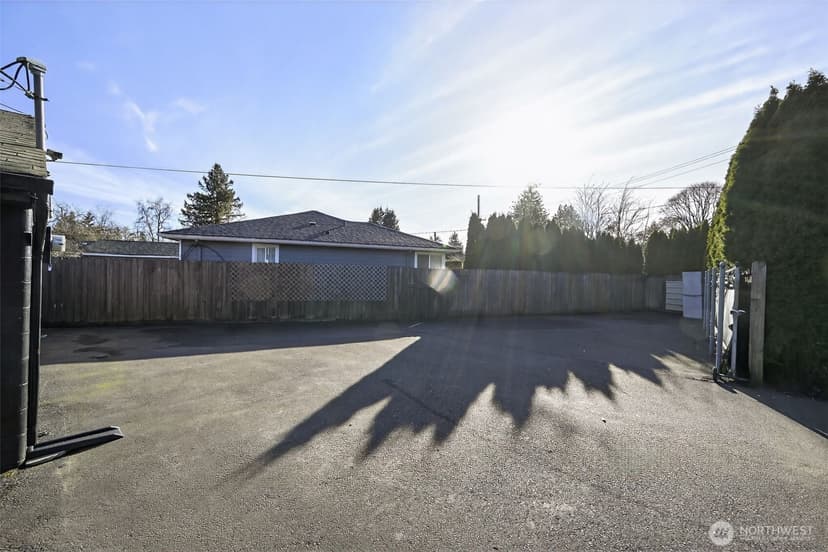 Property photo for 207 S 108th Place, Seattle photo 4