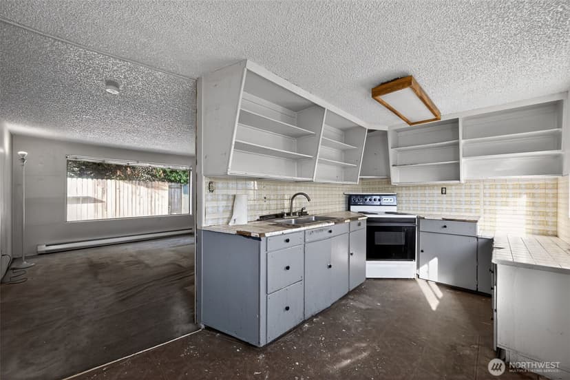 Property photo for 207 S 108th Place, Seattle photo 8
