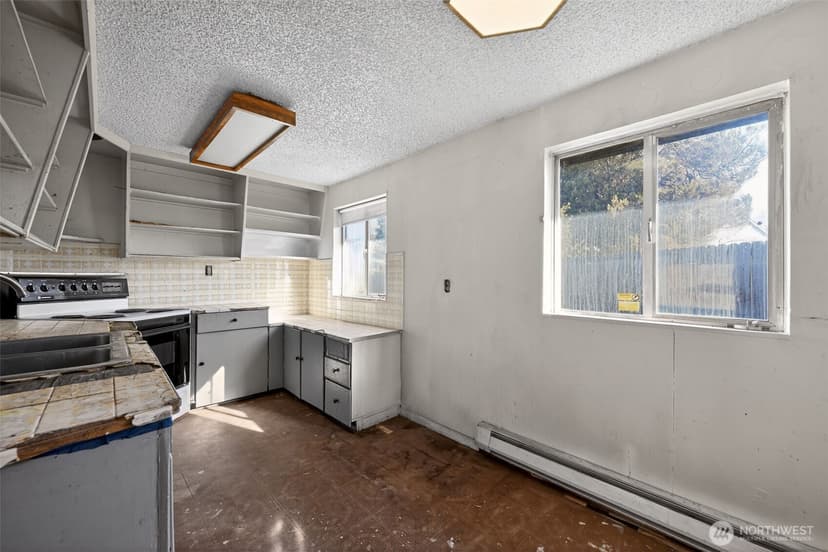 Property photo for 207 S 108th Place, Seattle photo 9