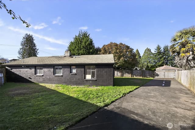 Property photo for 207 S 108th Place, Seattle photo 5