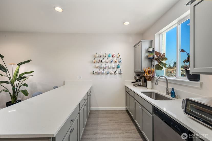 Property photo for 18124 1st Place SW, Normandy Park photo 6