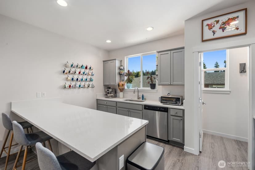 Property photo for 18124 1st Place SW, Normandy Park photo 5