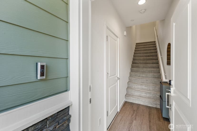 Property photo for 18124 1st Place SW, Normandy Park photo 3