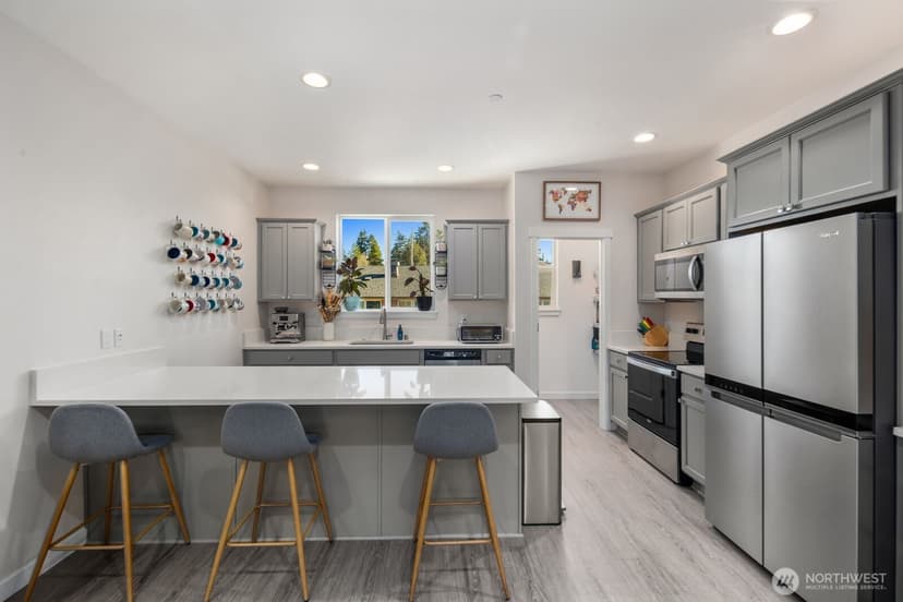 Property photo for 18124 1st Place SW, Normandy Park photo 4
