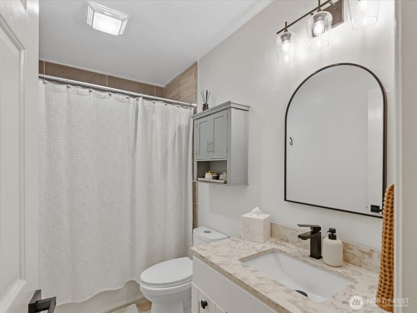 Property photo for 455 Newport Way NW #302, Issaquah photo 14
