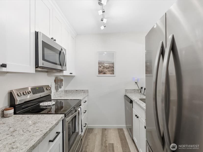 Property photo for 455 Newport Way NW #302, Issaquah photo 11
