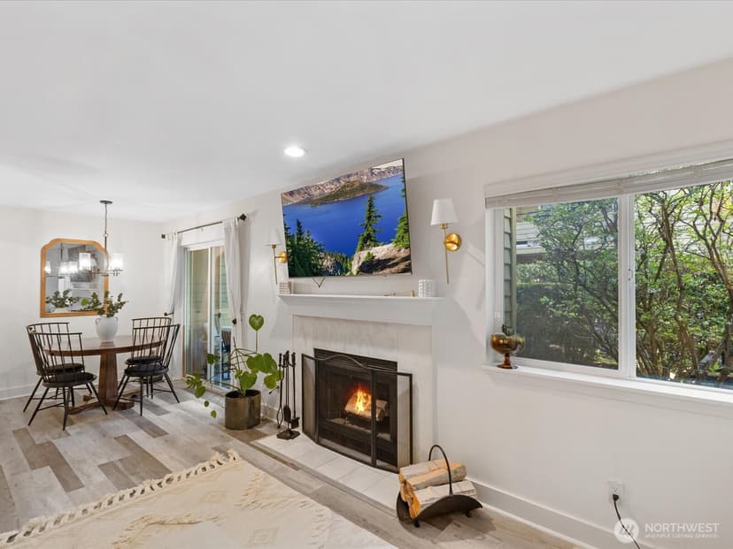 Property photo for 455 Newport Way NW #302, Issaquah photo 6