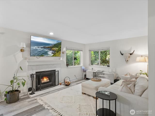 Property photo for 455 Newport Way NW #302, Issaquah photo 3