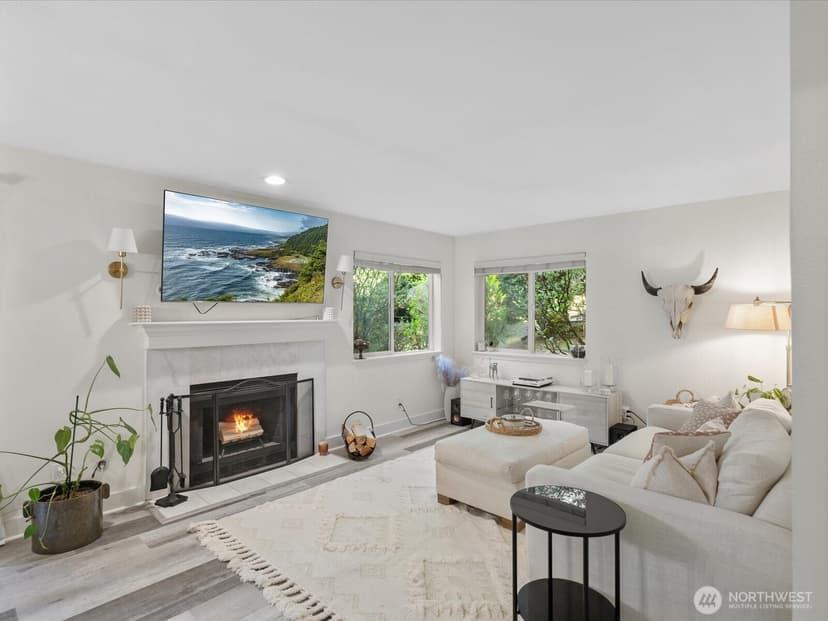 Property photo for 455 Newport Way NW #302, Issaquah photo 3