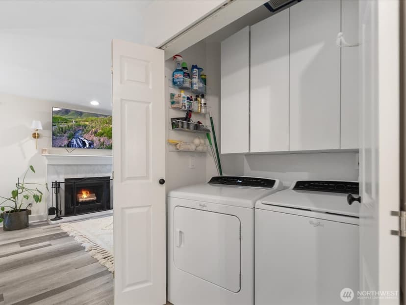 Property photo for 455 Newport Way NW #302, Issaquah photo 18