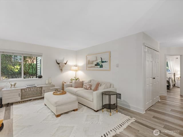Property photo for 455 Newport Way NW #302, Issaquah photo 4