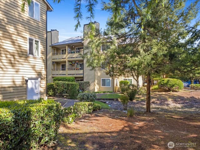 Property photo for 455 Newport Way NW #302, Issaquah photo 2