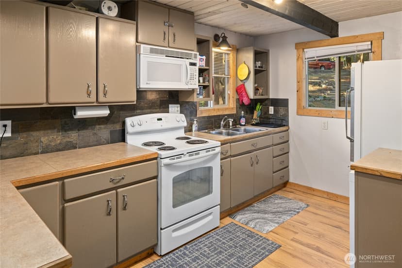 Property photo for 80 Sandstone Drive, Ronald photo 8