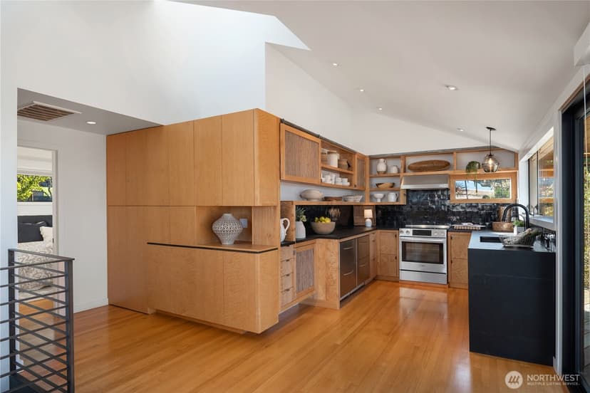 Property photo for 3350 58th Avenue SW, Seattle photo 11