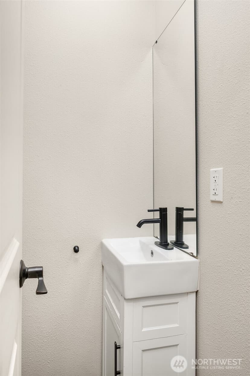 Property photo for 114 W Florentia Street #B, Seattle photo 9
