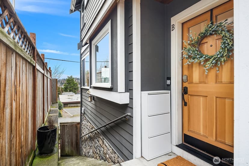 Property photo for 114 W Florentia Street #B, Seattle photo 3