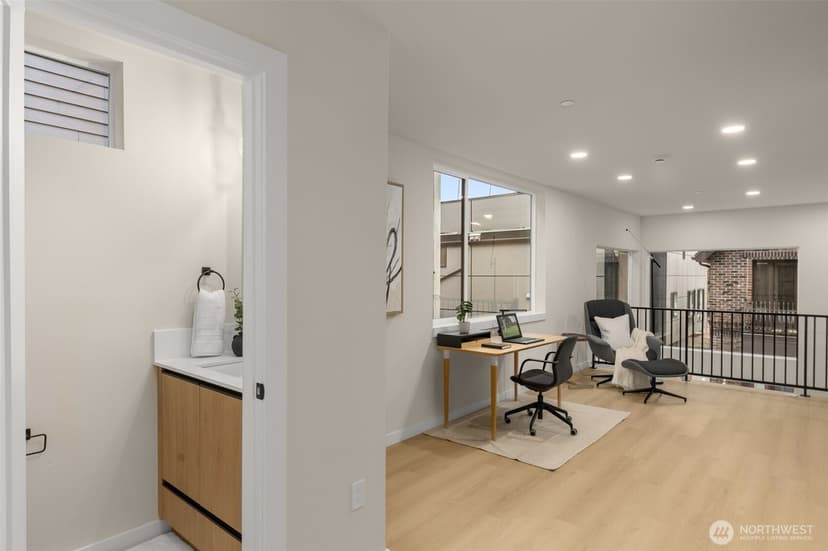 Property photo for 1123 C 10th Avenue E, Seattle photo 11