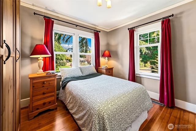 Property photo for 8403 32nd Avenue SW, Seattle photo 4