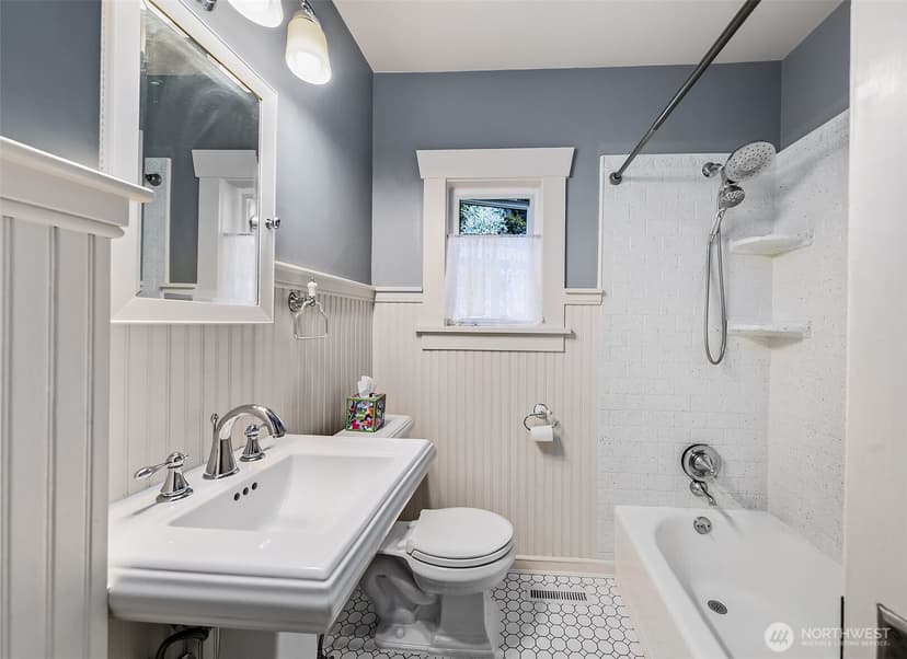 Property photo for 8403 32nd Avenue SW, Seattle photo 6