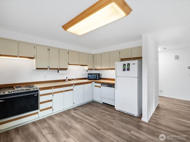 Property photo for 8225 212th Street SW #302, Edmonds photo 4