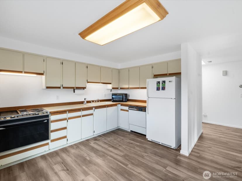 Property photo for 8225 212th Street SW #302, Edmonds photo 4