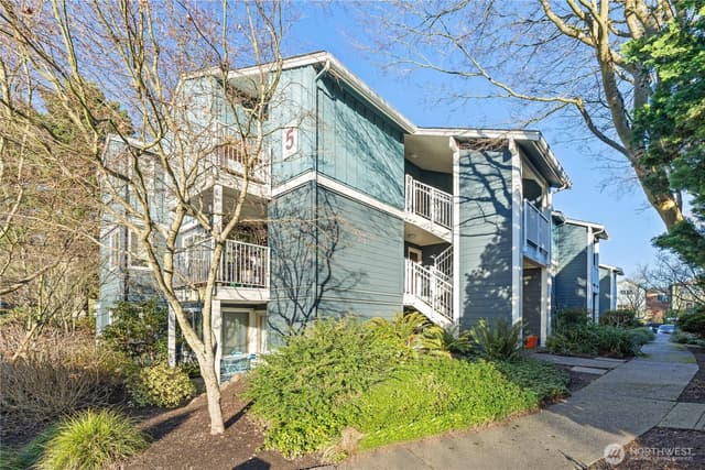Property photo for 300 N 130th Street #5302, Seattle photo 2