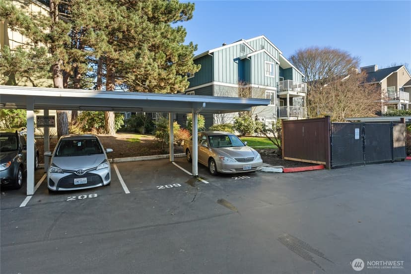 Property photo for 300 N 130th Street #5302, Seattle photo 3