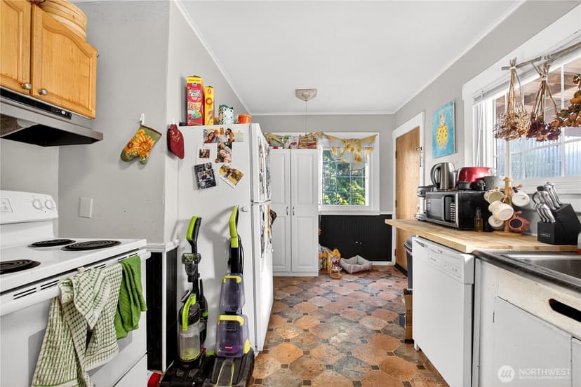 Property photo for 12260 Des Moines Memorial Drive S, Seattle photo 11